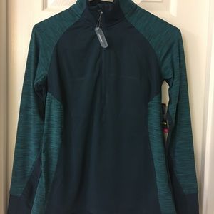 Sporty long sleeves shirt.